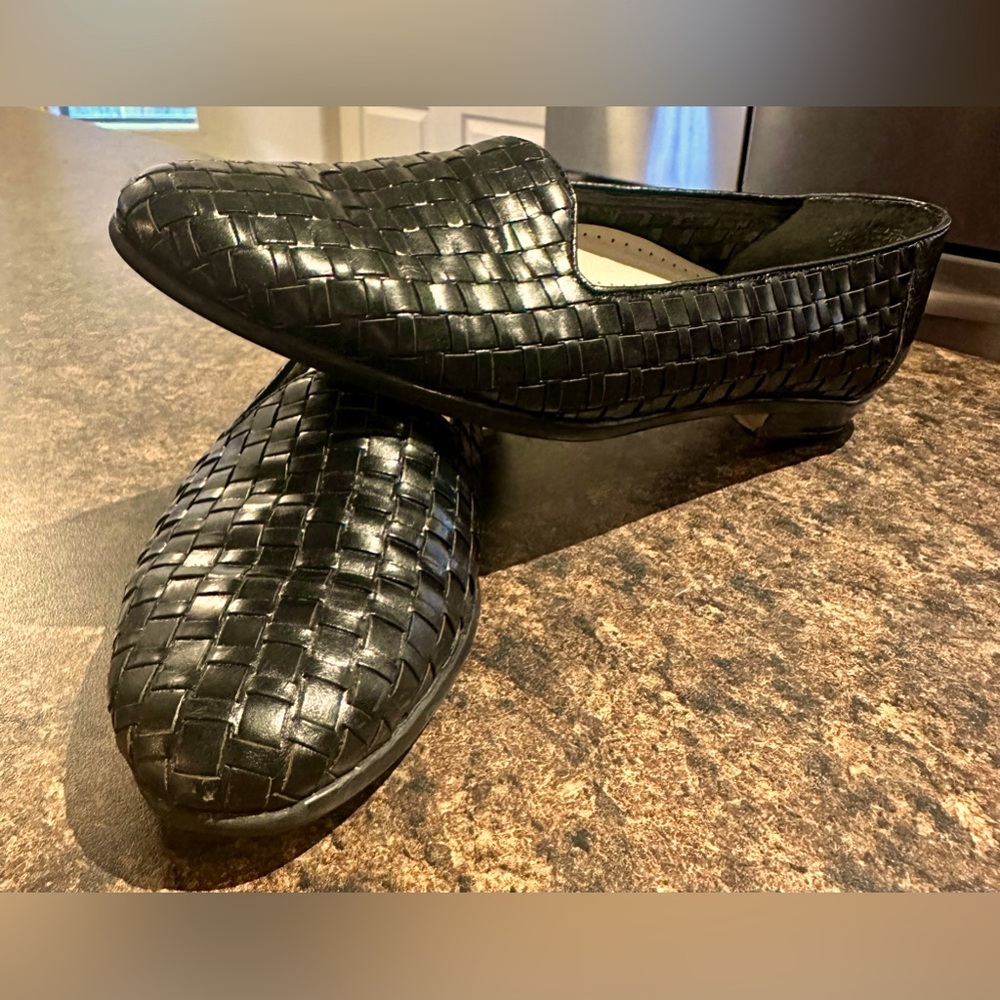 Trotters Liz Claiborne Leather Woven Black Loafers Shoes Flats Women's Sz 8